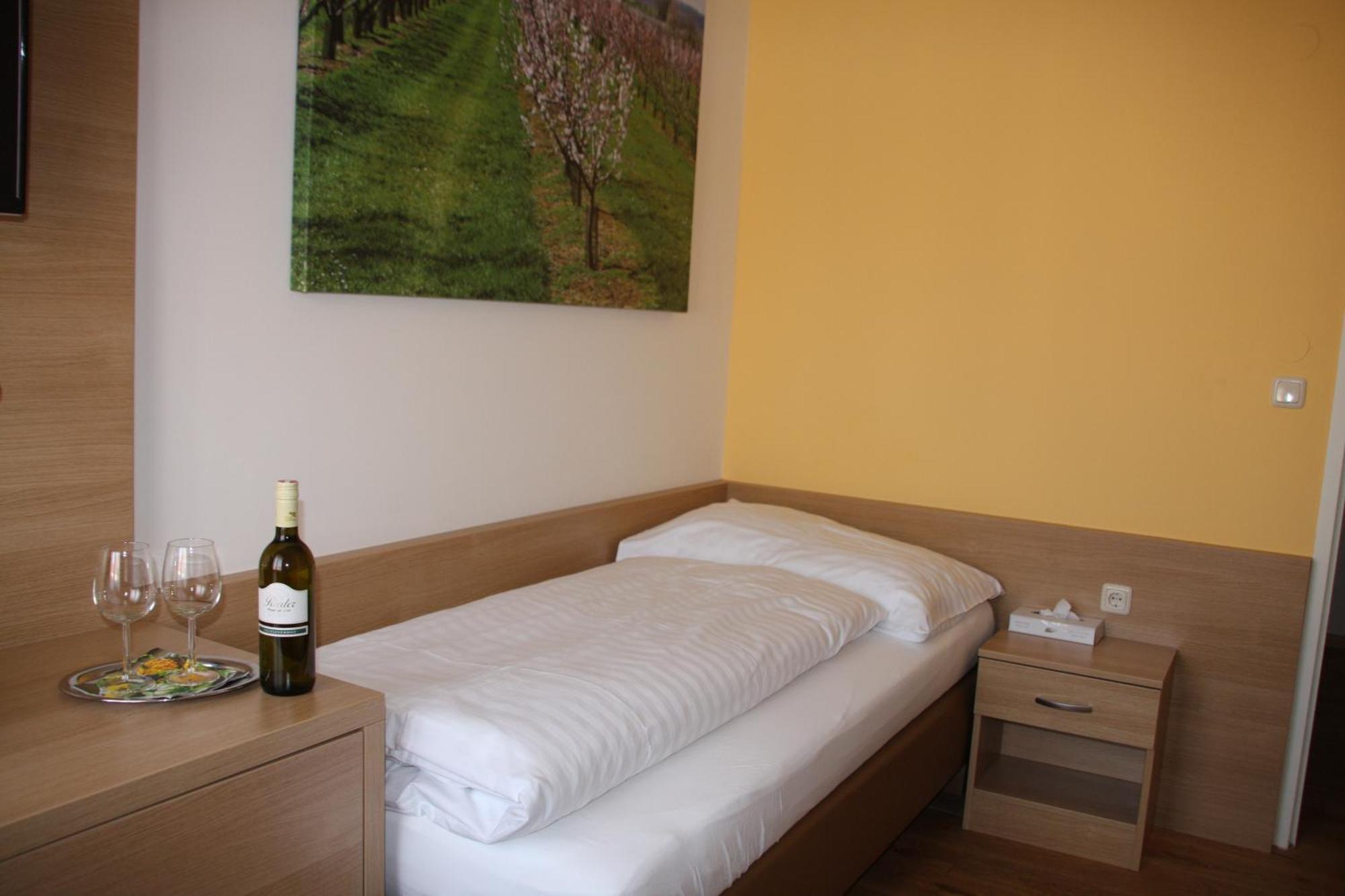 Weinhotel Rieder พอยส์ดอร์ฟ ภายนอก รูปภาพ