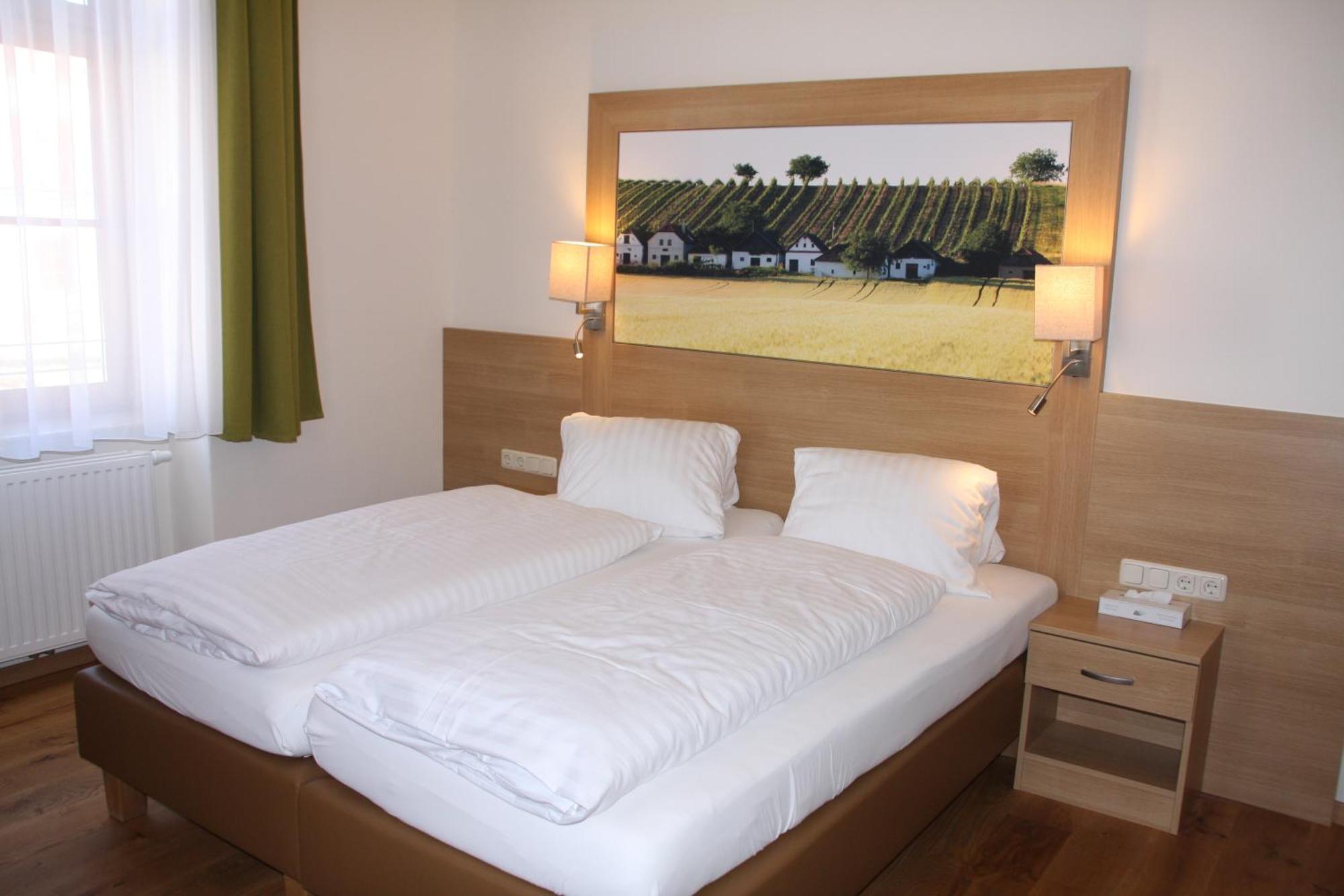 Weinhotel Rieder พอยส์ดอร์ฟ ภายนอก รูปภาพ