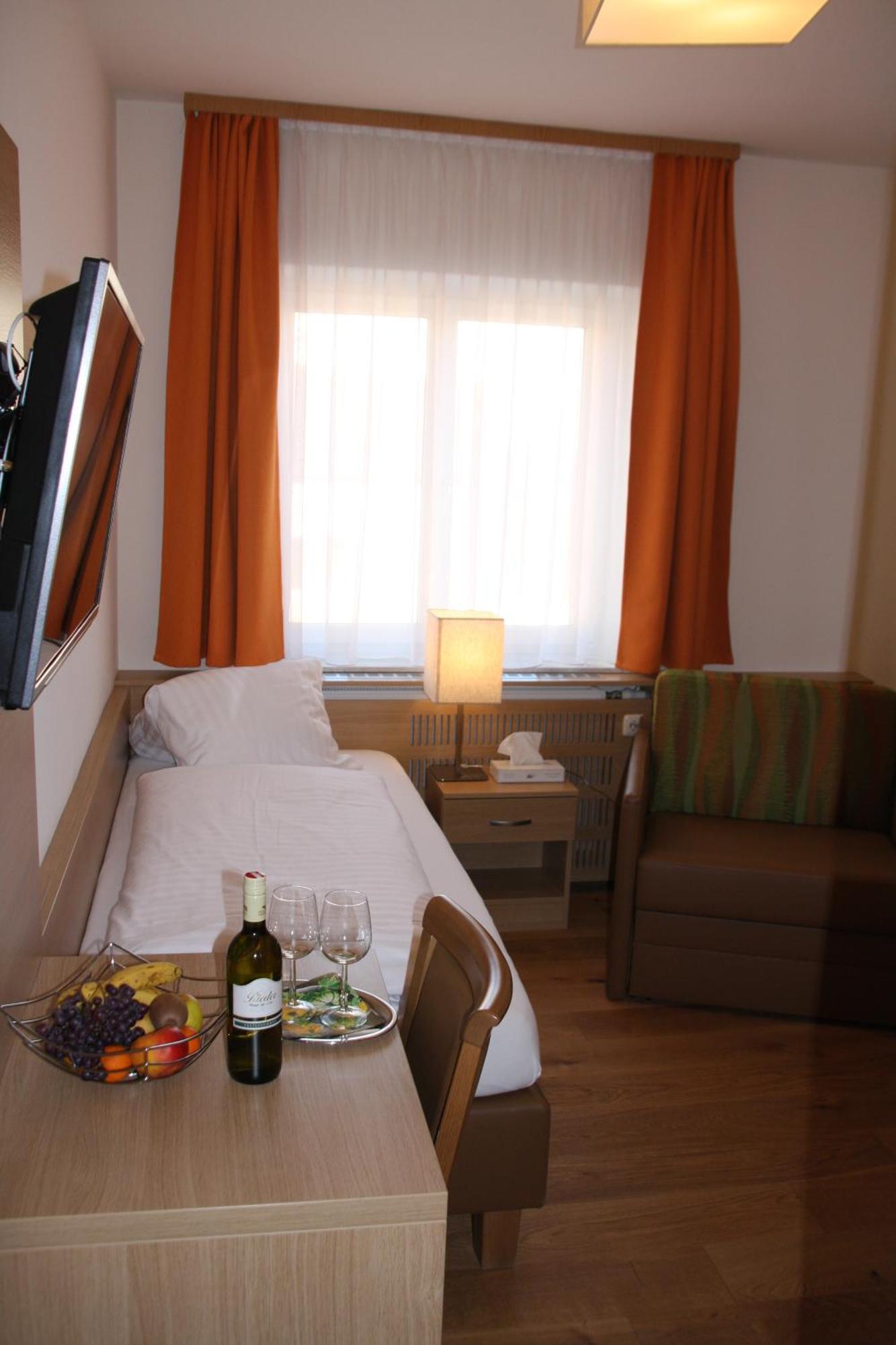 Weinhotel Rieder พอยส์ดอร์ฟ ภายนอก รูปภาพ
