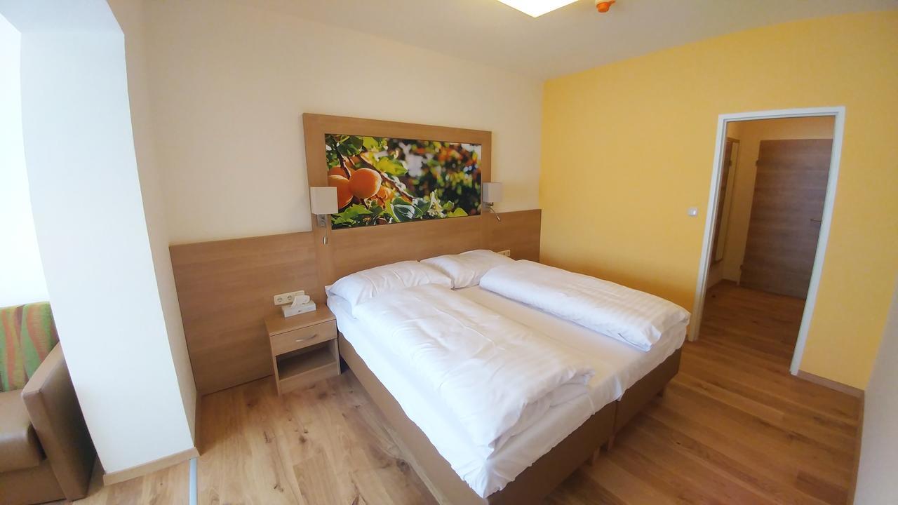 Weinhotel Rieder พอยส์ดอร์ฟ ภายนอก รูปภาพ