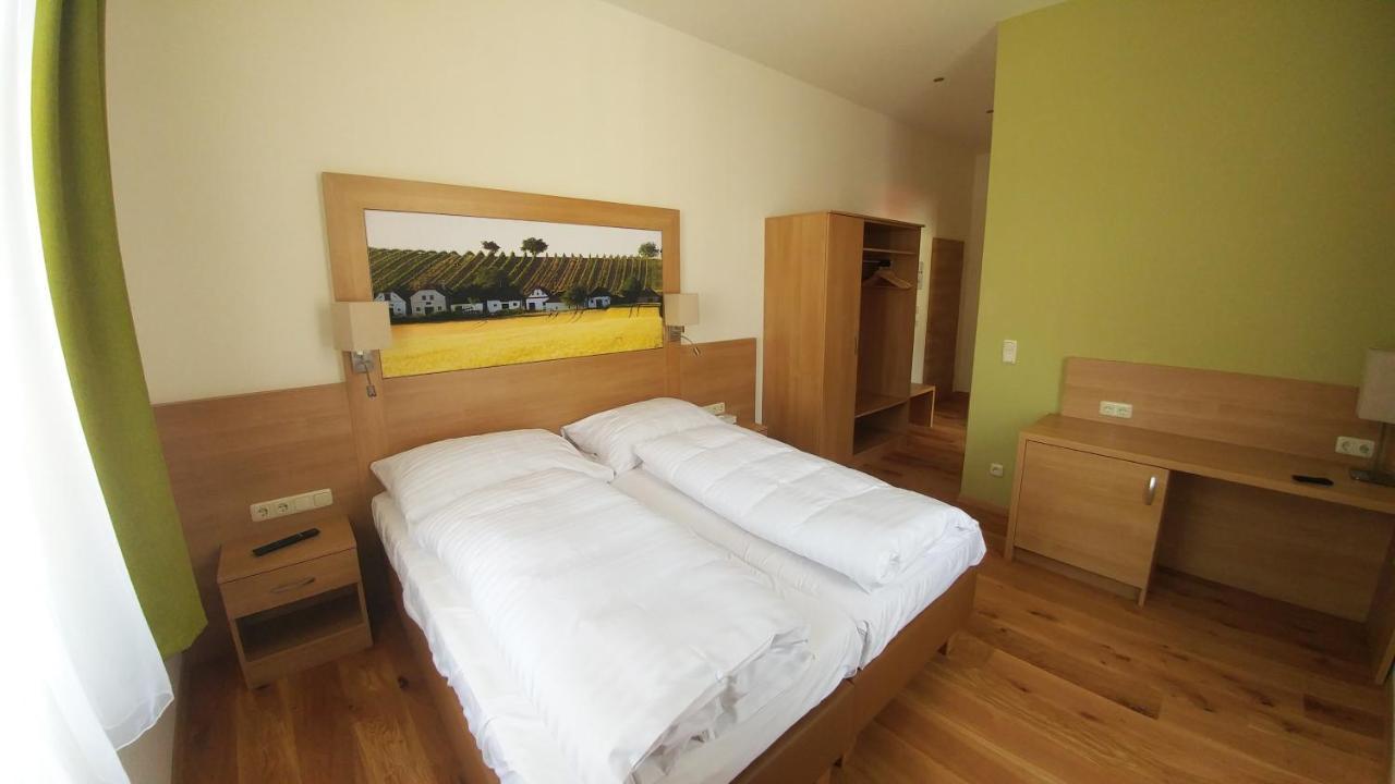 Weinhotel Rieder พอยส์ดอร์ฟ ภายนอก รูปภาพ